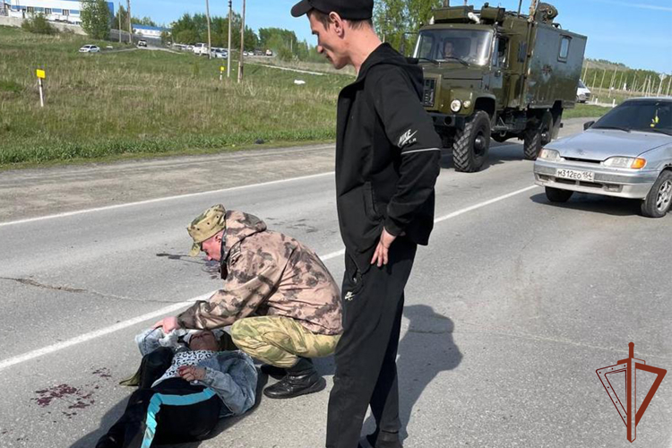 Военный врач Росгвардии оказал доврачебную помощь пострадавшим в ДТП в Новосибирской области