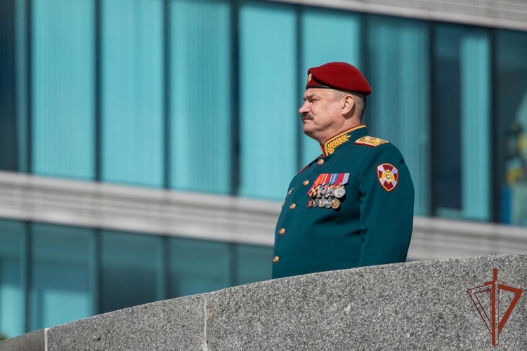 В Уральском округе Росгвардии наградили участников парадного расчета (видео)