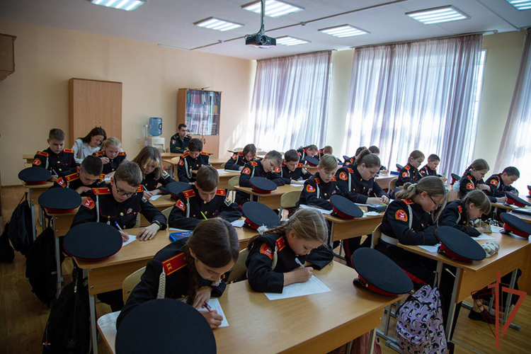 В Уральском округе Росгвардии состоялись патриотические мероприятия для подрастающего поколения