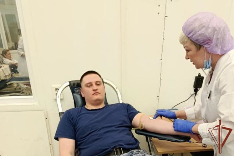 Всероссийскую акцию в поддержку донорства костного мозга поддержали росгвардейцы из Сибири