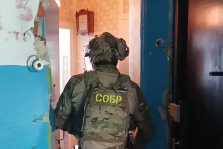 Спецназ Росгвардии в Омске освободил пожилую женщину, удерживаемую злоумышленником (видео)