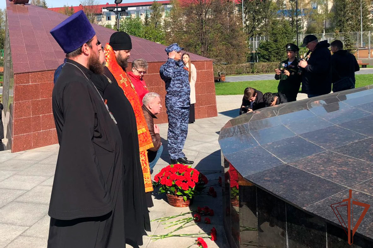 Мероприятия, приуроченные к 80-летию со Дня Великой Победы, поддержали росгвардейцы в Сибири