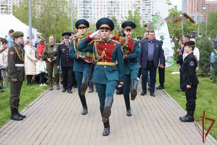 Росгвардейцы почтили память военкоров, погибших при исполнении профессионального долга