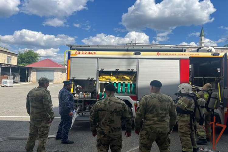 В Карачаево-Черкесии прошло совместное пожарно-тактическое занятие Росгвардии и МЧС