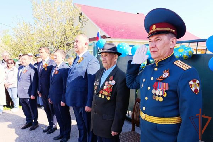 В Башкортостане росгвардейцы поздравили ветерана Великой Отечественной войны со 100-летним юбилеем