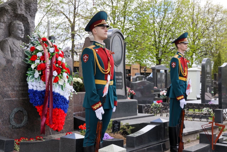 Росгвардейцы посетили места захоронений ветеранов Великой Отечественной войны