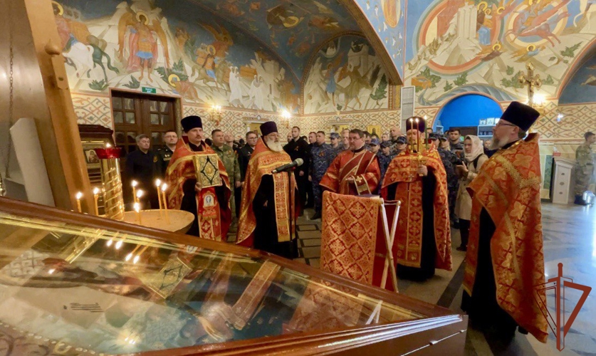 В преддверии Дня Победы в Главном храме Росгвардии состоялся благодарственный молебен с крестным ходом (видео)