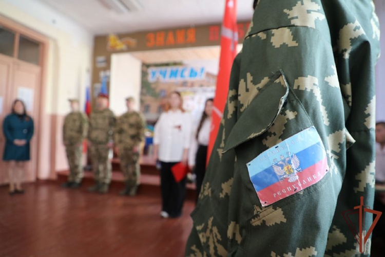 Росгвардейцы принимают участие в патриотических акциях в новых российских регионах (видео)