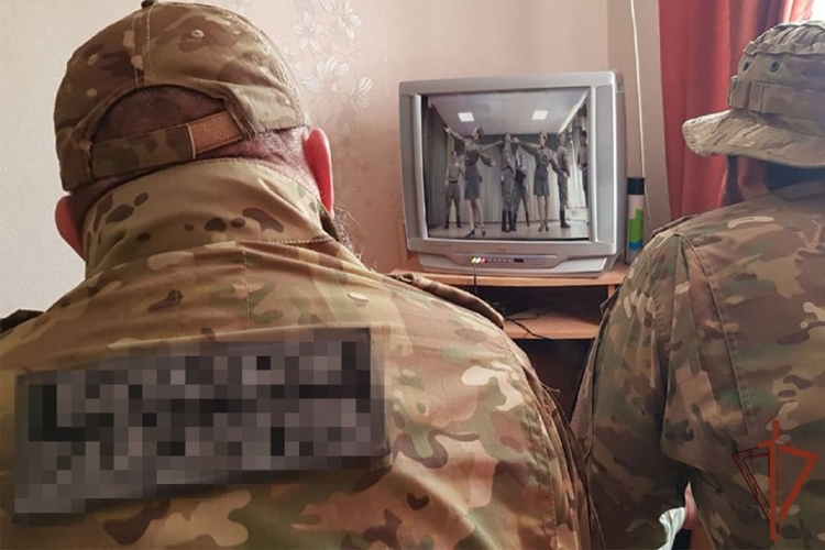 Ансамбль песни и пляски Уральского округа Росгвардии поздравил с 80-летием Великой Победы личный состав в зоне СВО (видео)