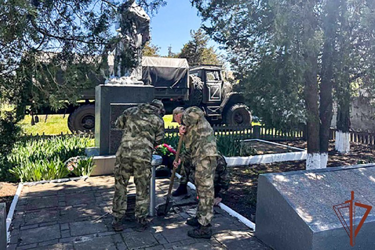 Росгвардейцы принимают участие в патриотических акциях в новых российских регионах (видео)