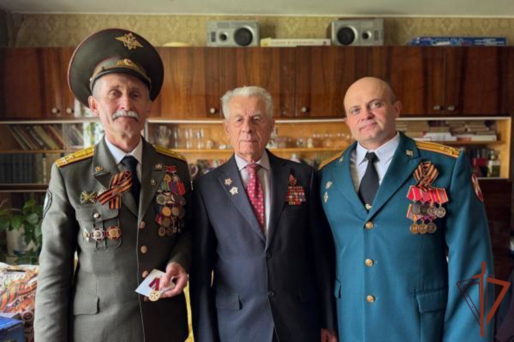 В Центральном округе Росгвардии поздравили Ветерана Великой Отечественной войны 95-летним юбилеем