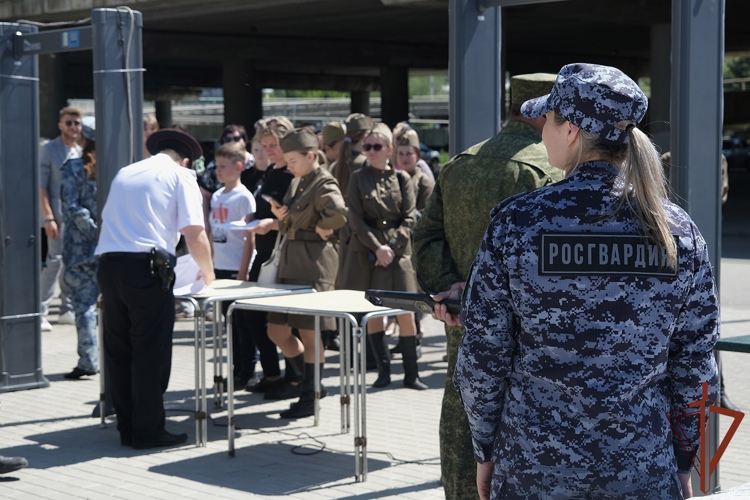 Росгвардейцы обеспечили безопасность пребывания «Поезда Победы» в Луганской Народной Республике