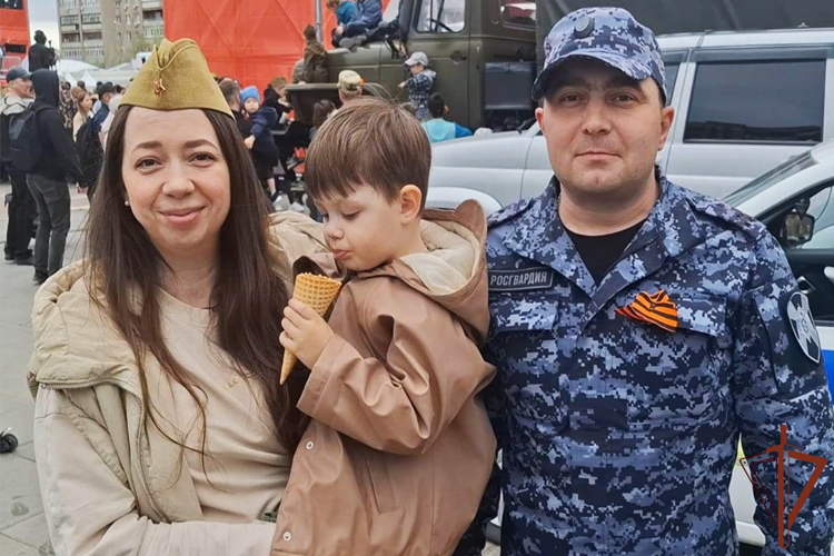 Офицеры Росгвардии вернули родителям потерявшихся детей в Тюмени (видео)