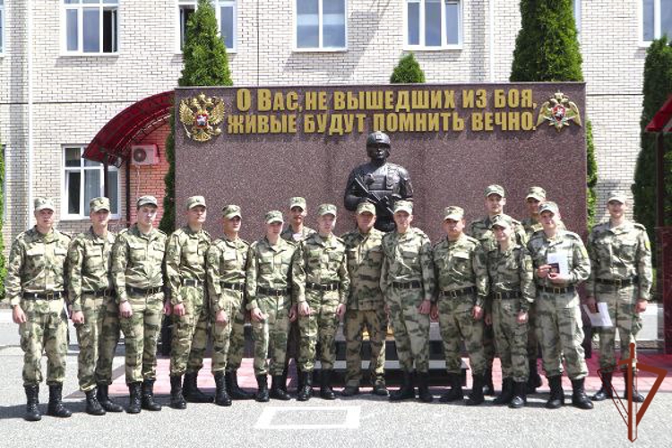 Акция «В память о военной службе в Росгвардии» проходит на Северном Кавказе
