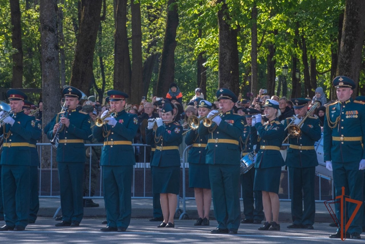 Военнослужащие и сотрудники Центрального округа Росгвардии принимают участие в праздничных мероприятиях в честь 80-летия Великой Победы