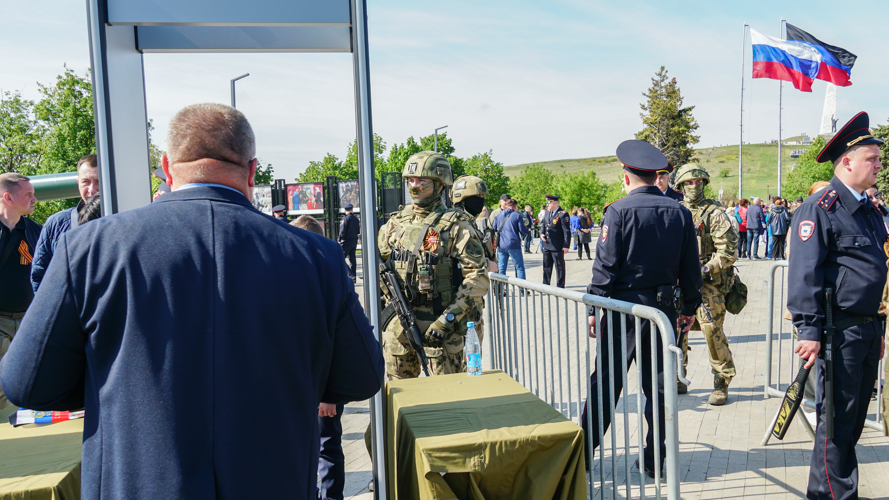 В День Победы росгвардейцы приняли участие в обеспечении общественной безопасности в ДНР