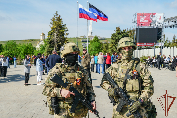 В День Победы росгвардейцы приняли участие в обеспечении общественной безопасности в ДНР