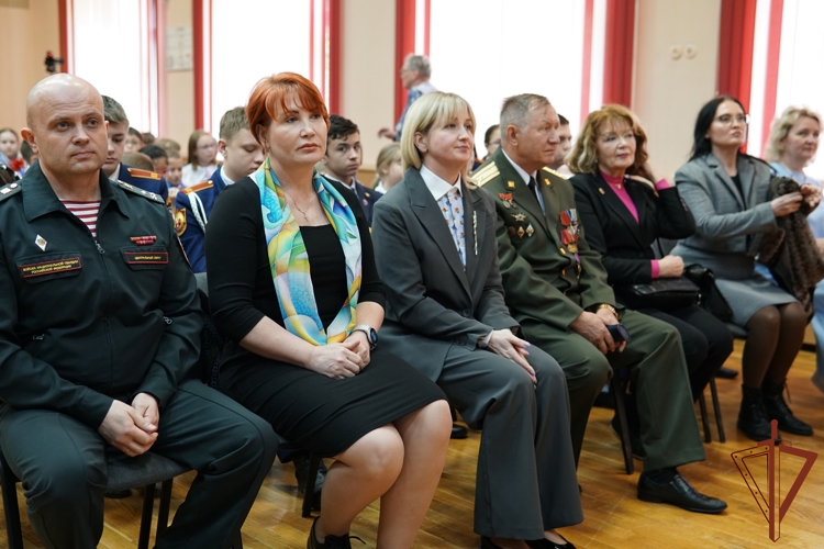 В столичной школе открыли «Парту Героя» в память о военнослужащем внутренних войск Герое России Василии Чубенко