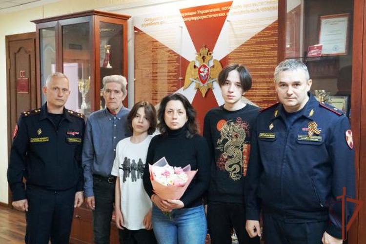 Орден Мужества передали родственникам погибшего росгвардейца в Воронеже 