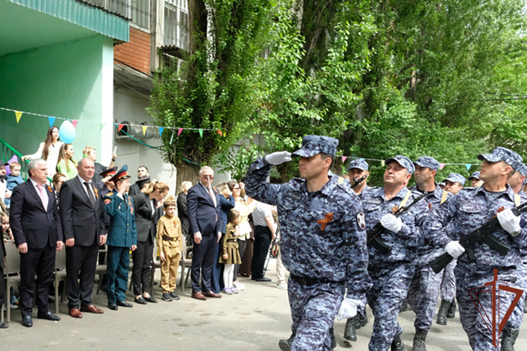 Росгвардейцы на Северном Кавказе поздравили ветеранов Великой Отечественной войны