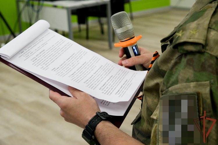 В Луганске росгвардейцы провели для молодёжи интеллектуальную игру, посвященную 80-й годовщине Победы (видео)