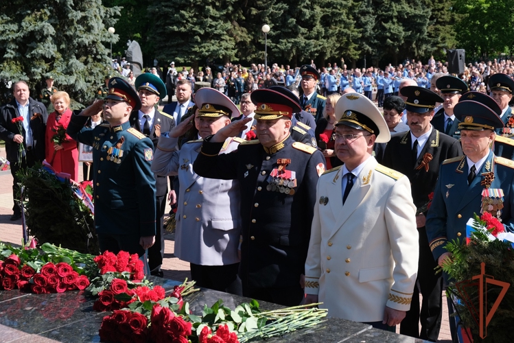Военнослужащие и сотрудники Центрального округа Росгвардии принимают участие в праздничных мероприятиях в честь 80-летия Великой Победы