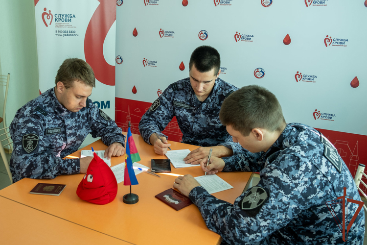 В Краснодаре росгвардейцы присоединились к донорской акции (видео)
