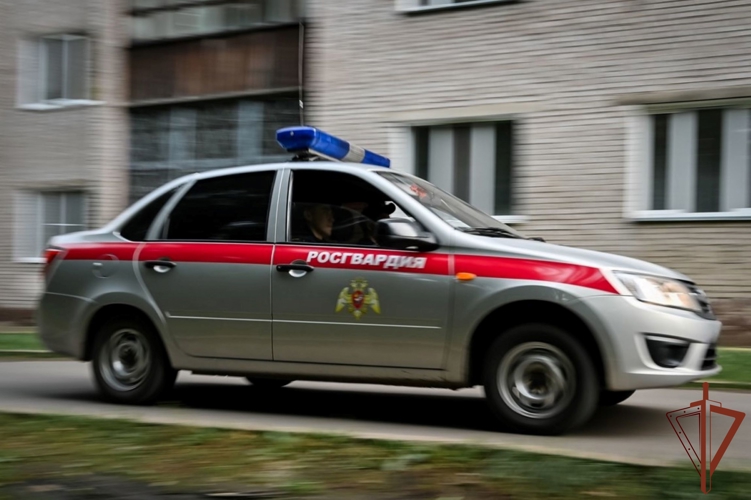 Потерявшему сознание жителю Омска на помощь пришли сотрудники Росгвардии 
