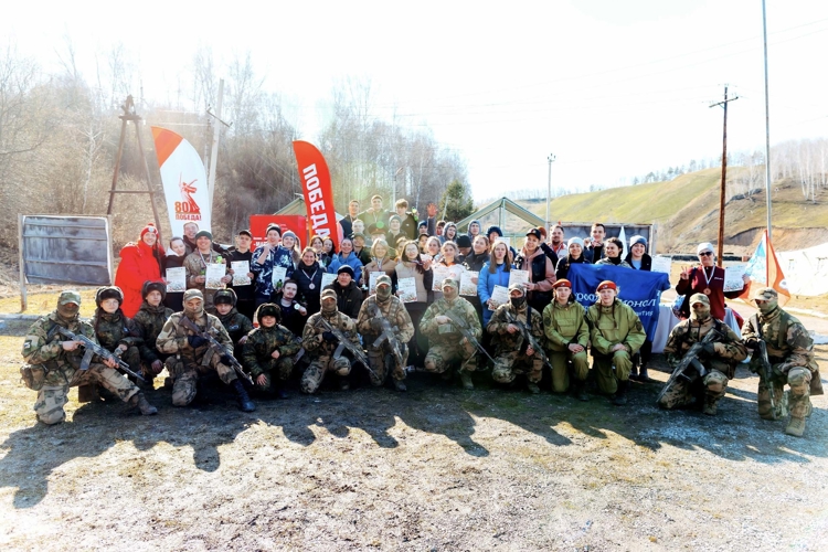 Военно-спортивный квест провели военнослужащие спецназа Росгвардии для кузбассовцев