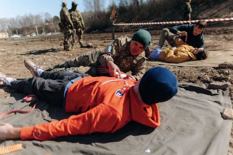 Военно-спортивный квест провели военнослужащие спецназа Росгвардии для кузбассовцев