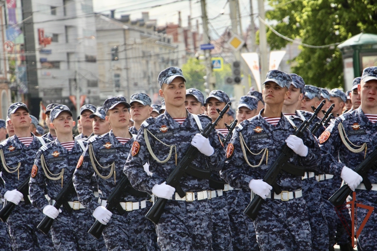 Более 600 росгвардейцев приняли участие в Парадах Победы и торжественных маршах на северо-западе России