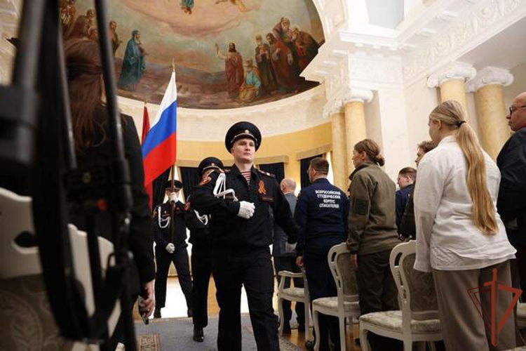 Росгвардейцы приняли участие в передаче капсул со священной землей из городов-героев