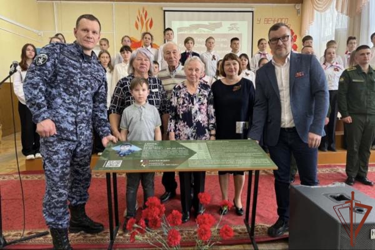 «Парту Героя» в честь погибшего сотрудника ОМОН открыли в Ярославле