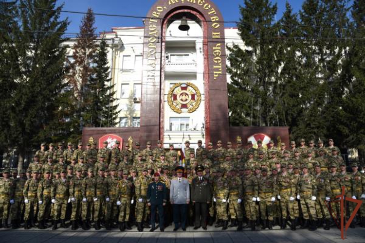 Парады в честь 80-летия Великой Победы прошли по всей стране с участием росгвардейцев (видео)
