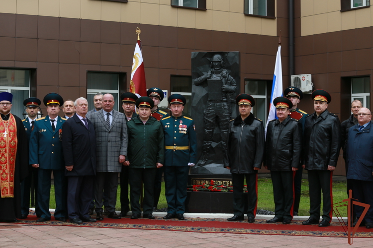 Памятник воинам-связистам Росгвардии открыли в Москве