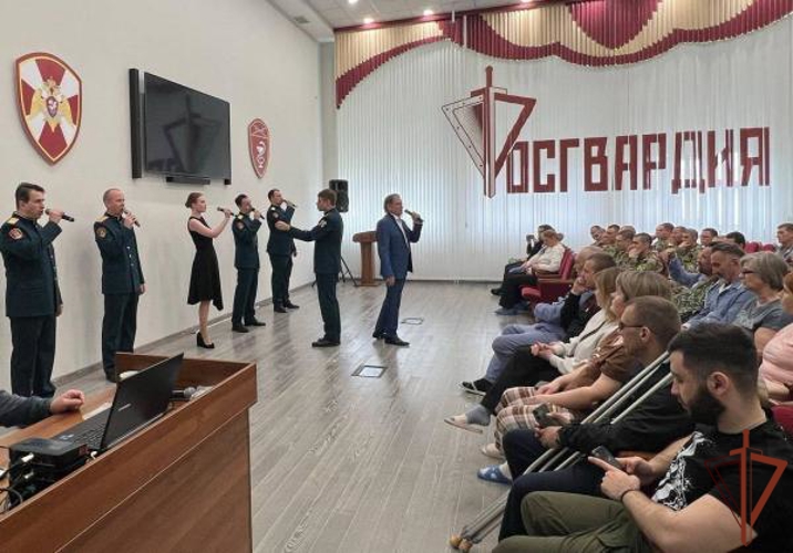 Росгвардия на Урале поздравила радиожурналистов с профессиональным праздником 