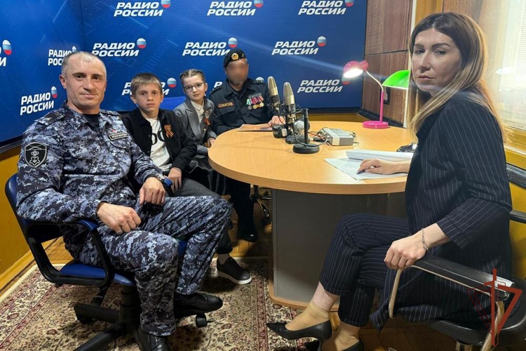 В эфире дагестанского радио росгвардейцы рассказали о своих родственниках – участниках Великой Отечественной войны
