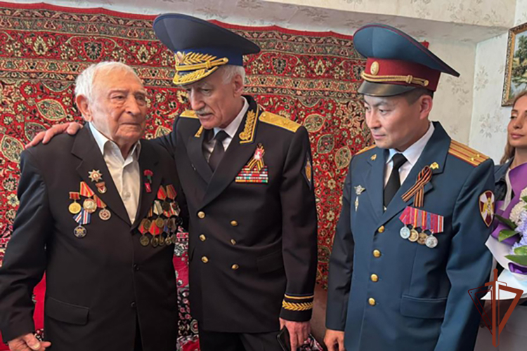 Росгвардейцы на Северном Кавказе поздравили ветеранов Великой Отечественной войны