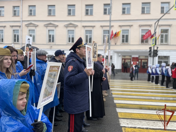 Военнослужащие и сотрудники Центрального округа Росгвардии принимают участие в праздничных мероприятиях в честь 80-летия Великой Победы
