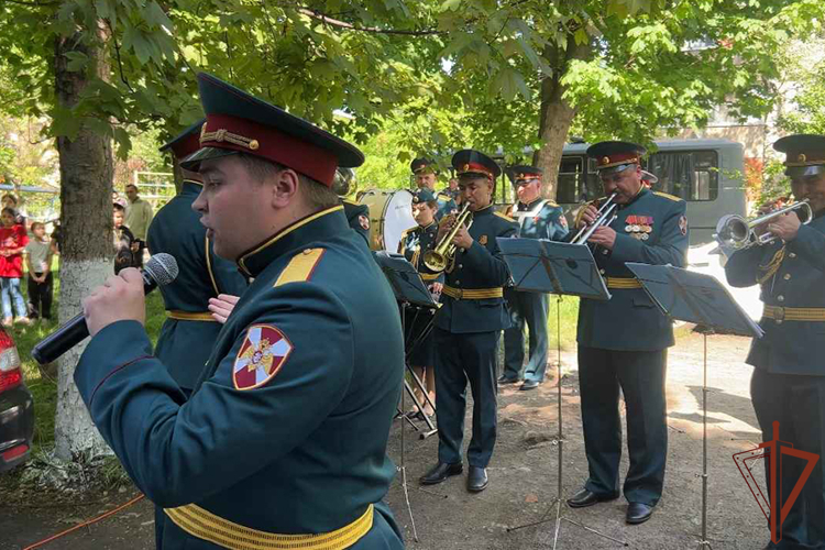 Росгвардейцы на Северном Кавказе поздравили ветеранов Великой Отечественной войны
