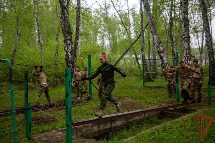 Спецназ Росгвардии провел военно-спортивный турнир для юных жителей Челябинской области