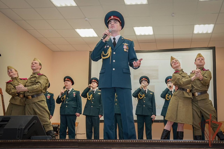 Военнослужащим Росгвардии презентована книга об участии войск НКВД в обороне Ленинграда 