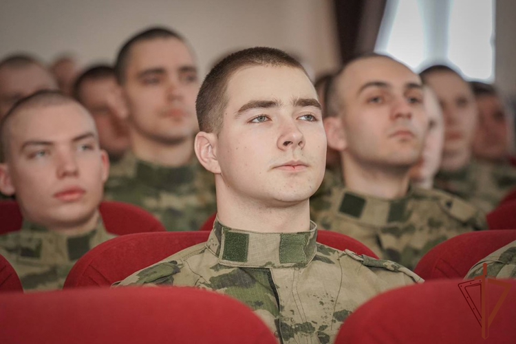 Военнослужащим Росгвардии презентована книга об участии войск НКВД в обороне Ленинграда 