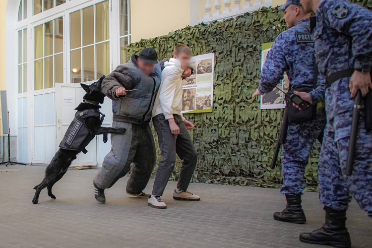 В Санкт-Петербурге кинологи и служебные собаки Росгвардии впервые стали участниками «Ночи музеев»