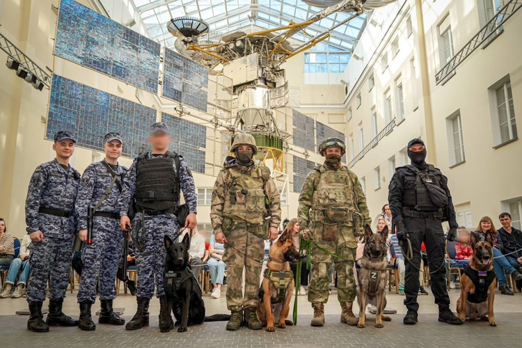 В Санкт-Петербурге кинологи и служебные собаки Росгвардии впервые стали участниками «Ночи музеев»