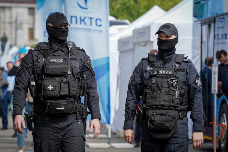 Безопасность Международного транспортного фестиваля обеспечили росгвардейцы в Санкт-Петербурге