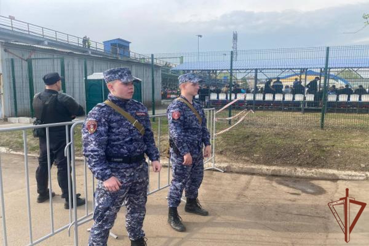 Сотрудники Росгвардии обеспечили безопасность футбольного матча в Череповце