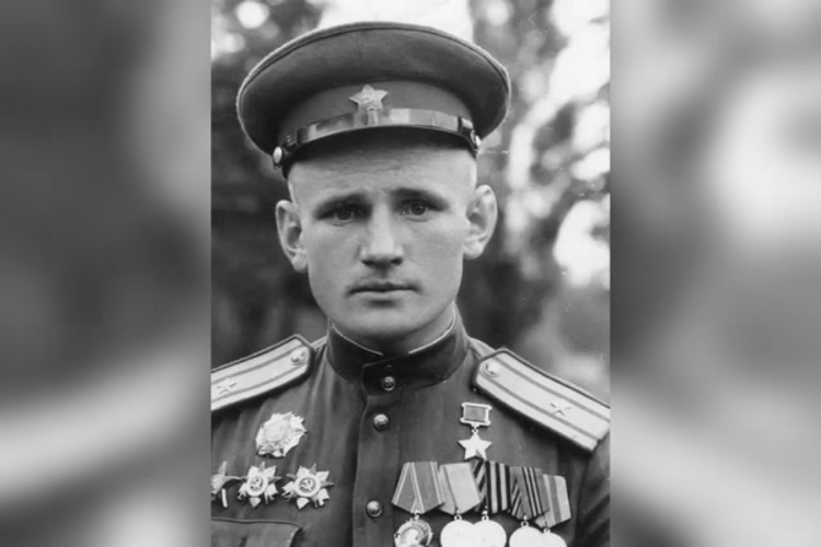 Комбат Победы служил во внутренних войсках 