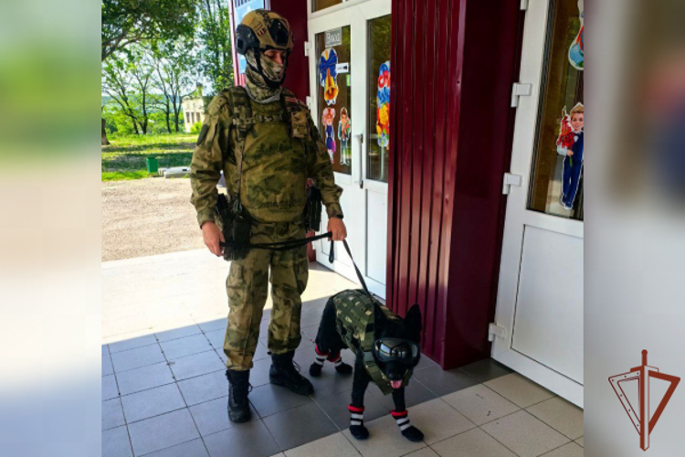 Росгвардейцы обеспечили безопасность последних звонков более чем в 200 школах Луганской Народной Республики