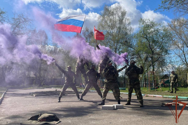 Патриотические мероприятия и встречи провели росгвардейцы с подрастающим поколением в Сибири 